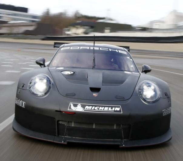 Rollout des 2017er GTE/GTLM-Porsche in Weissach 